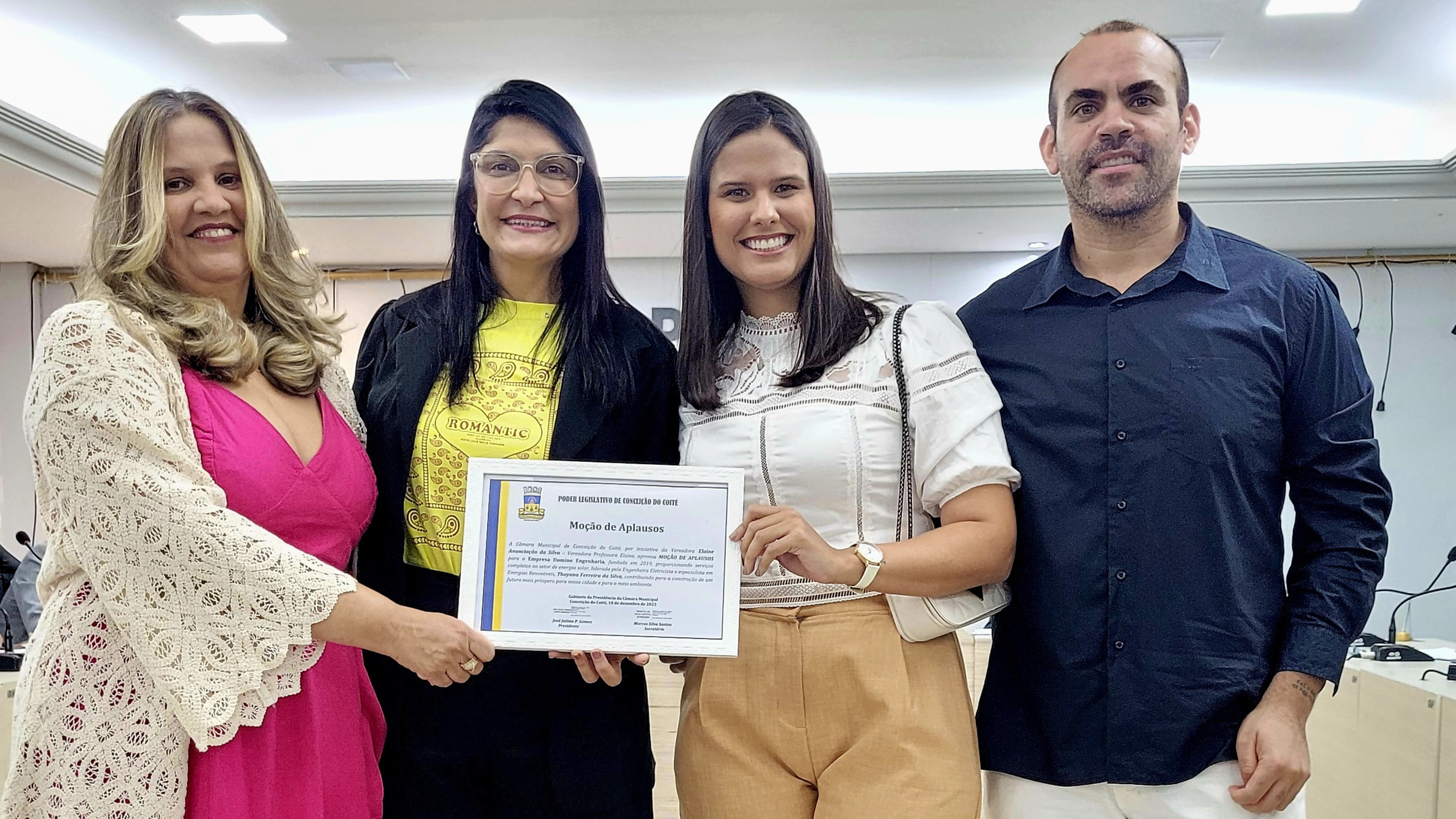 Empresa Ilumine engenharia recebe placa de Moção de Aplausos 