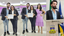 Jovem músico, Acácio Ferran, recebe placa de Moção de Aplausos Jovem músico, Acácio Ferran, recebe placa de Moção de Aplausos